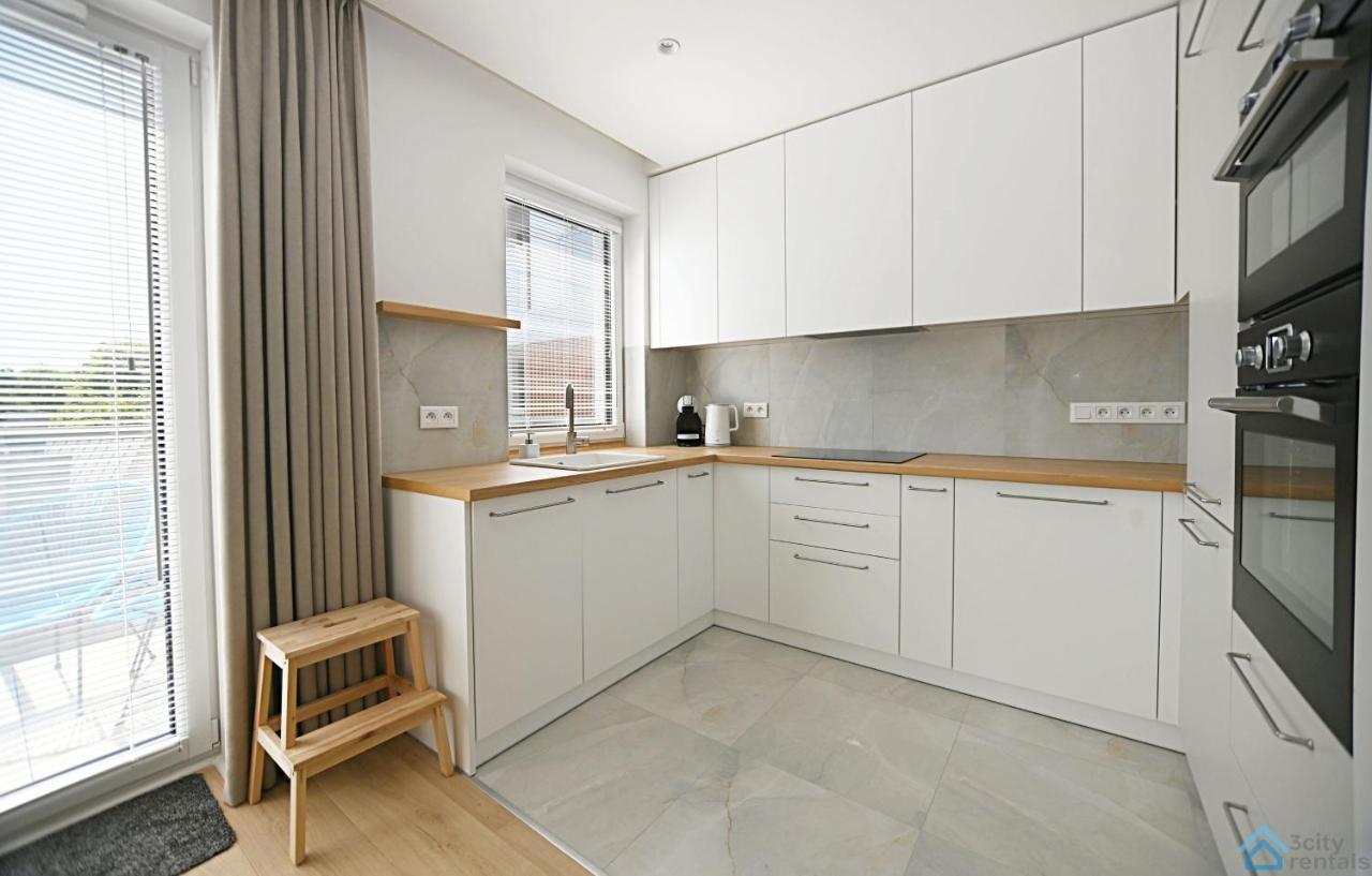 Beige 3City Apartment With Parking In Gdansk By Noclegi Renters Kültér fotó