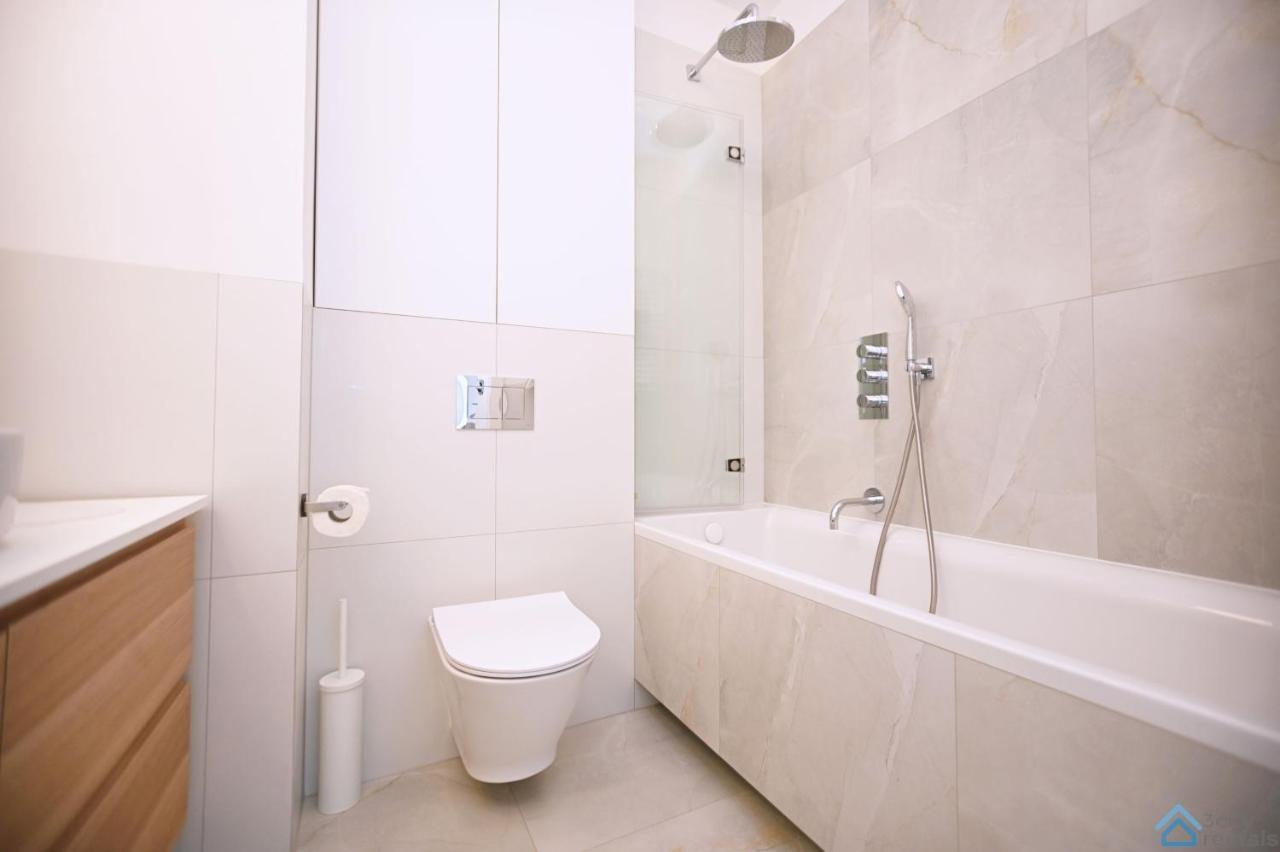 Beige 3City Apartment With Parking In Gdansk By Noclegi Renters Kültér fotó